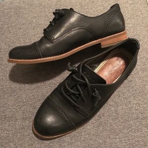 Sperry Black Slip On Loafer with laces 8.5 EUC